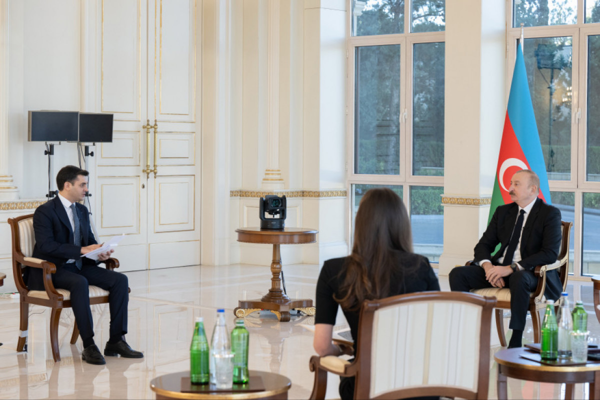 Президент: Мы не можем изменить исторический архитектурный ансамбль Баку