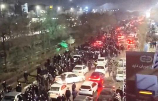 Власти Ирана призывают граждан выйти на акцию протеста против беспорядков