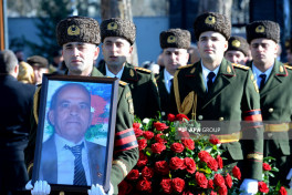 Национальный герой Шахин Тагиев похоронен на Военном мемориальном кладбище-ФОТО 