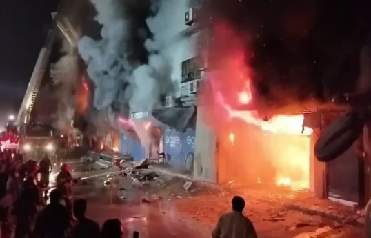 В Пакистане в результате пожара в ТЦ 6 человек погибли, 60 человек пропали без вести