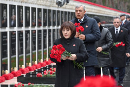 Официальные лица государства и правительства посетили Аллею шехидов-ФОТО 