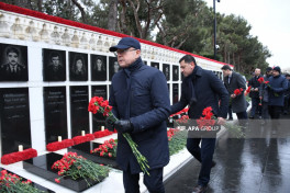 Официальные лица государства и правительства посетили Аллею шехидов-ФОТО 