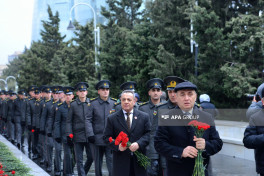 Официальные лица государства и правительства посетили Аллею шехидов-ФОТО 