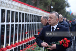 Официальные лица государства и правительства посетили Аллею шехидов-ФОТО 