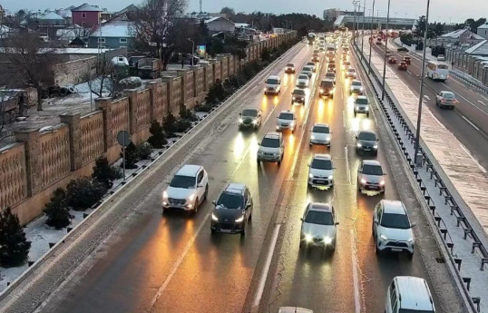 Движение транспорта затруднено из-за гололёда на Аэропортовском шоссе-ФОТО 