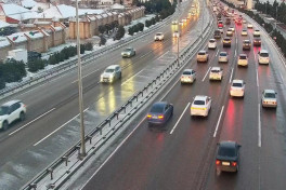 Движение транспорта затруднено из-за гололёда на Аэропортовском шоссе-ФОТО 