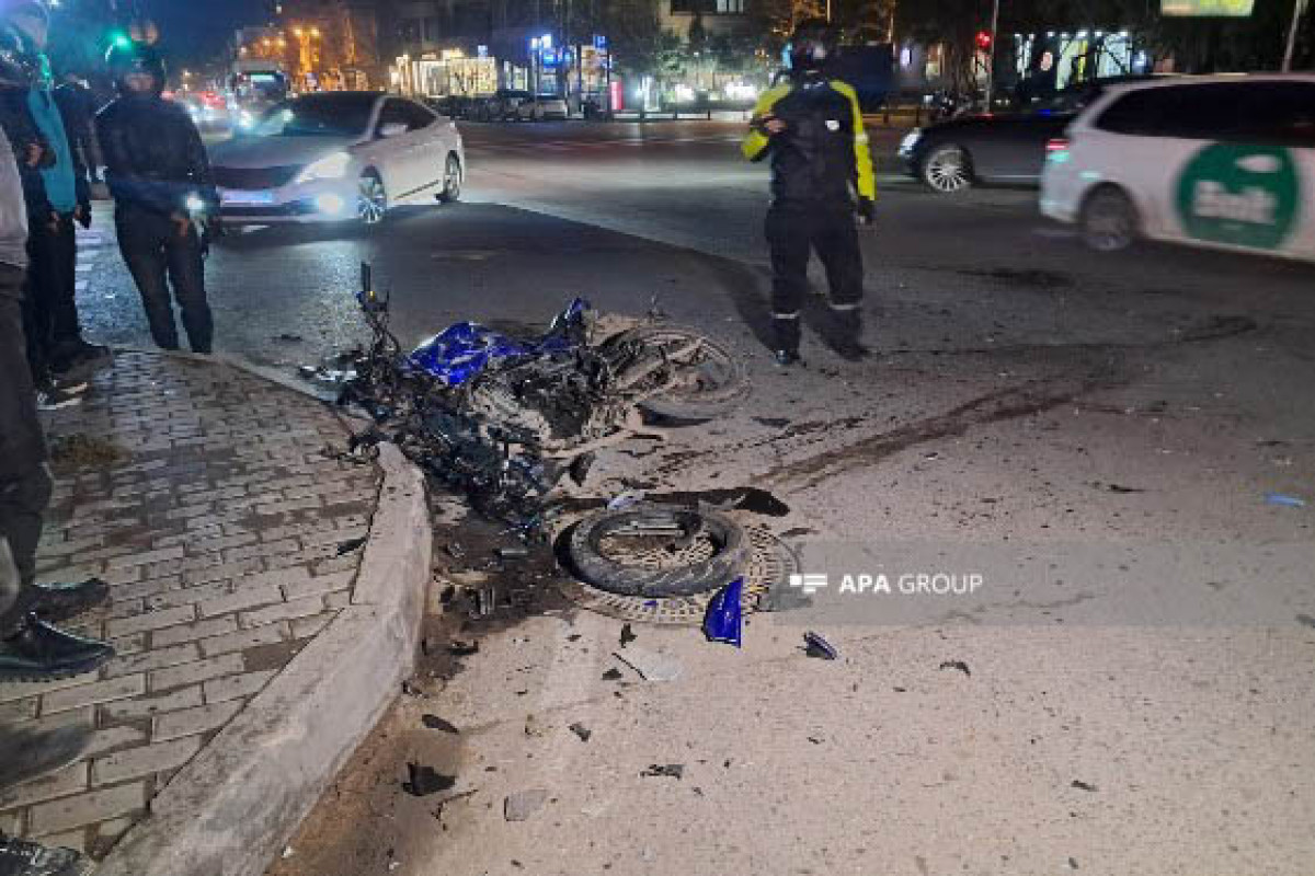 В Баку столкнулись мотоцикл и легковой автомобиль, погиб 1 человек-ОБНОВЛЕНО -ВИДЕО 