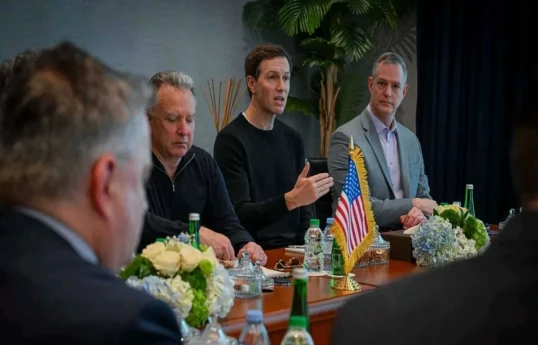 После переговоров в Абу-Даби делегации Украины, России и США совместно пообедали