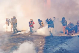 В ходе протестов в Миннеаполисе демонстранты потребовали выдворения миграционных агентов из города — ФОТО 