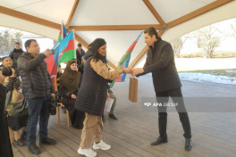 В сёла Бадара и Сеидбейли Ходжалинского района прибыли очередные группы переселенцев, им вручили ключи от домов-ФОТО-ОБНОВЛЕНО-1-ВИДЕО 