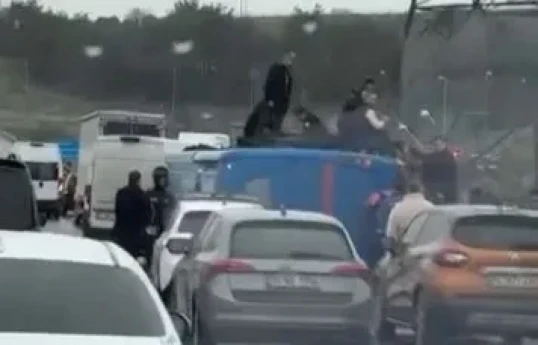 В Стамбуле перевернулся автобус с заключёнными, пострадали 19 человек