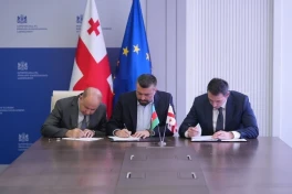 Подписаны соглашения по железной дороге БТК