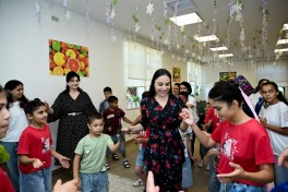 Лейла Алиева встретилась в Шеки с воспитанниками учреждения социальных услуг «Детский дом»-ФОТО 