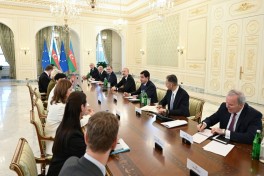 встреча Президента Ильхама Алиева с Урсулой фон дер Ляйен в расширенном составе