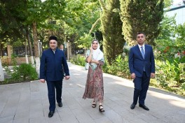 Лейла Алиева посетила Джума-мечеть в Евлахе