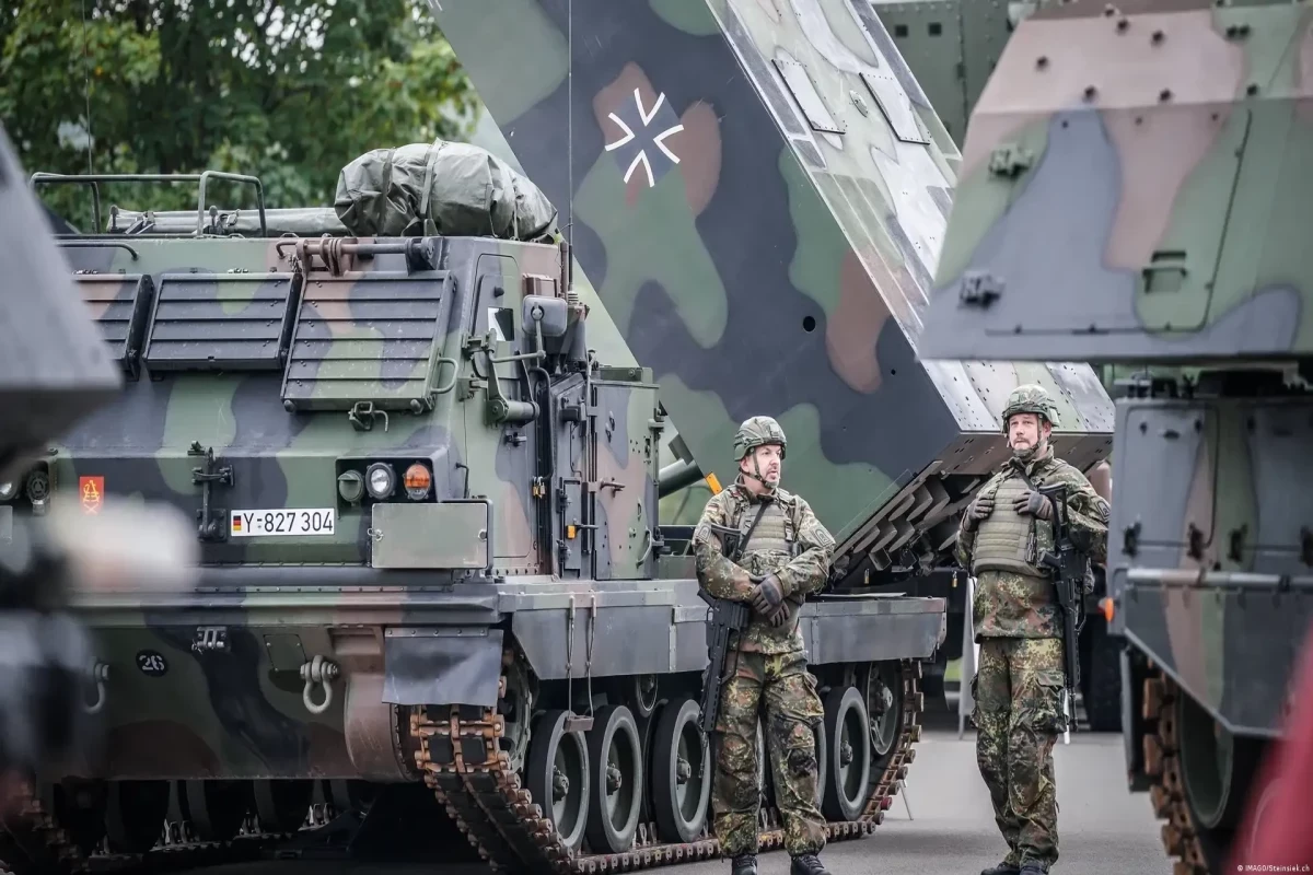 Столтенберг: Германия превращается в военную державу