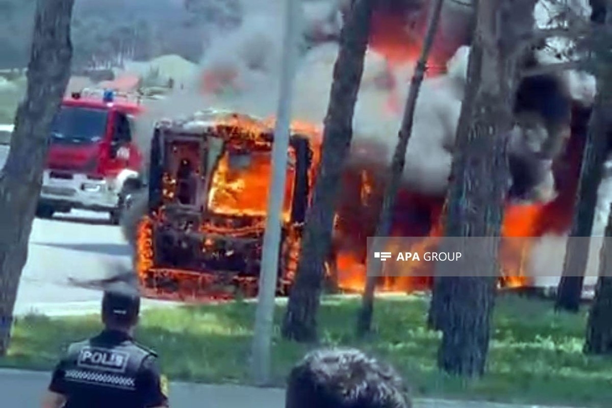 Вблизи бакинского автовокзала сгорел автобус-<span class="red_color">ФОТО-<span class="red_color">ВИДЕО