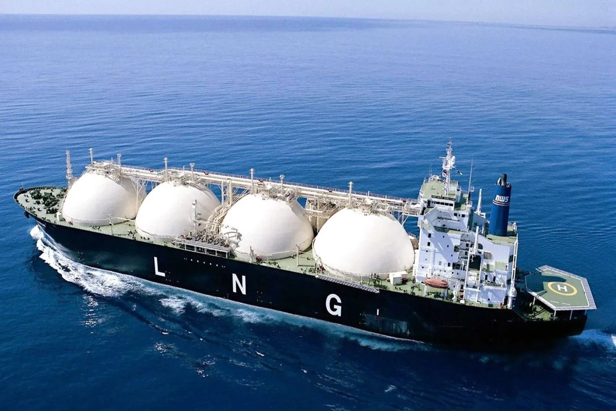 В Ормузском проливе совершена атака на принадлежащий Катару газовый танкер