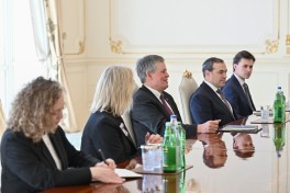 Президент Ильхам Алиев принял члена Комитета по иностранным делам Сената США-ФОТО 