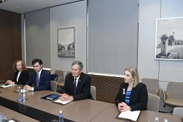 Джейхун Байрамов встретился с членом Комитета по иностранным делам Сената США