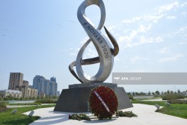 Коллектив МИД Азербайджана посетил монумент Победы-ФОТО 