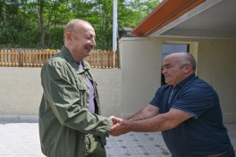 Президент Ильхам Алиев ознакомился с работами, проделанными в селе Кичик Галадереси Шушинского района, встретился с жителями, вернувшимися в село-ФОТО 