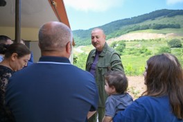Президент Ильхам Алиев ознакомился с работами, проделанными в селе Кичик Галадереси Шушинского района, встретился с жителями, вернувшимися в село-ФОТО 