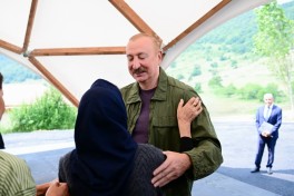Президент Ильхам Алиев ознакомился с работами, проделанными в селе Кичик Галадереси Шушинского района, встретился с жителями, вернувшимися в село-ФОТО 