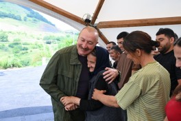 Президент Ильхам Алиев ознакомился с работами, проделанными в селе Кичик Галадереси Шушинского района, встретился с жителями, вернувшимися в село-ФОТО 