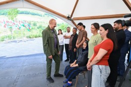 Президент Ильхам Алиев ознакомился с работами, проделанными в селе Кичик Галадереси Шушинского района, встретился с жителями, вернувшимися в село-ФОТО 