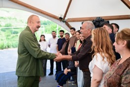 Президент Ильхам Алиев ознакомился с работами, проделанными в селе Кичик Галадереси Шушинского района, встретился с жителями, вернувшимися в село-ФОТО 