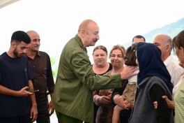 Президент Ильхам Алиев ознакомился с работами, проделанными в селе Кичик Галадереси Шушинского района, встретился с жителями, вернувшимися в село-ФОТО 