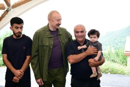Президент Ильхам Алиев ознакомился с работами, проделанными в селе Кичик Галадереси Шушинского района, встретился с жителями, вернувшимися в село-ФОТО 