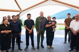 Президент Ильхам Алиев ознакомился с работами, проделанными в селе Кичик Галадереси Шушинского района, встретился с жителями, вернувшимися в село-ФОТО 