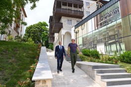Президент ознакомился с работами, выполненными на улице Карабах в Шуше