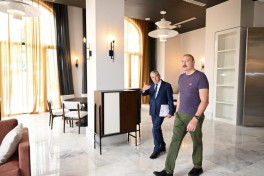 Президент ознакомился с работами, выполненными на улице Карабах в Шуше