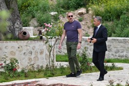 Президент Ильхам Алиев ознакомился с новым корпусом отеля Yasəmən в Шуше