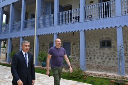 Президент Ильхам Алиев ознакомился с новым корпусом отеля Yasəmən в Шуше