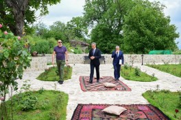 Президент Ильхам Алиев ознакомился с новым корпусом отеля Yasəmən в Шуше