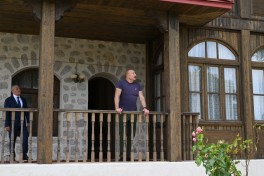 Президент Ильхам Алиев ознакомился с новым корпусом отеля Yasəmən в Шуше