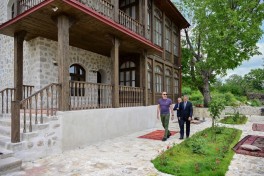 Президент Ильхам Алиев ознакомился с новым корпусом отеля Yasəmən в Шуше