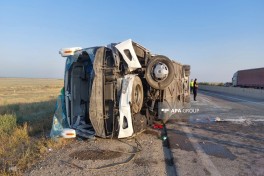 В Гаджигабуле опрокинулся пассажирский автобус, пострадало много людей-ФОТО 