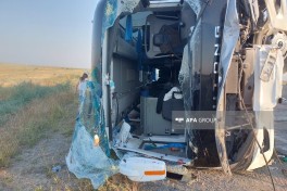 В Гаджигабуле опрокинулся пассажирский автобус, пострадало много людей-ФОТО 
