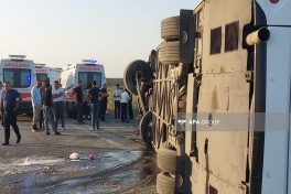В Гаджигабуле опрокинулся пассажирский автобус, пострадало много людей-ФОТО 