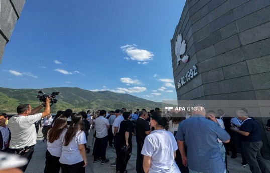 Участники IV Шушинского глобального медиафорума посетили Мемориал Ходжалинского геноцида-ФОТО 
