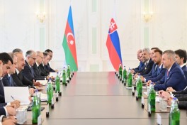 В Шуше состоялась встреча Президента Ильхама Алиева с Президентом Словакии в расширенном составе-ФОТО 