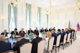 В Шуше состоялась встреча Президента Ильхама Алиева с Президентом Словакии в расширенном составе-ФОТО 
