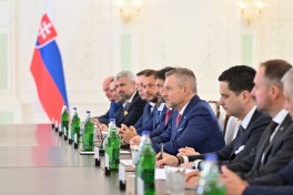 В Шуше состоялась встреча Президента Ильхама Алиева с Президентом Словакии в расширенном составе-ФОТО 