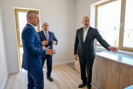Президенты Азербайджана и Словакии ознакомились с работами, проводимыми в селе Баш Гервенд Агдамского района, был заложен фундамент здания школы-ФОТО 