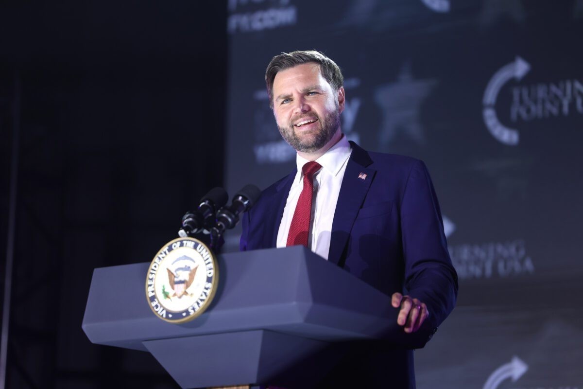 Вэнс: США не будут проводить наземную операцию с целью смены власти в Иране